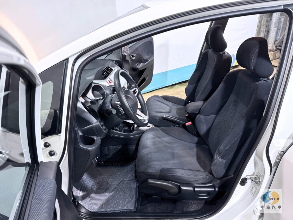2011 Honda Fit VTi-S 1.5 自排 白