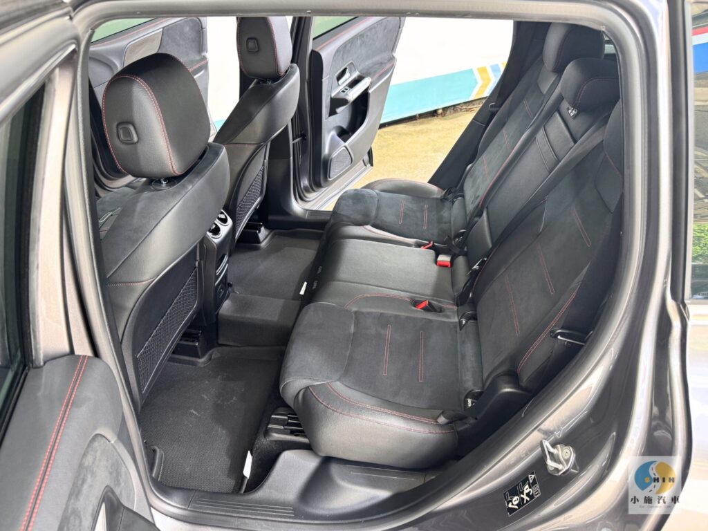 2022 M-Benz GLB 200 自排 灰