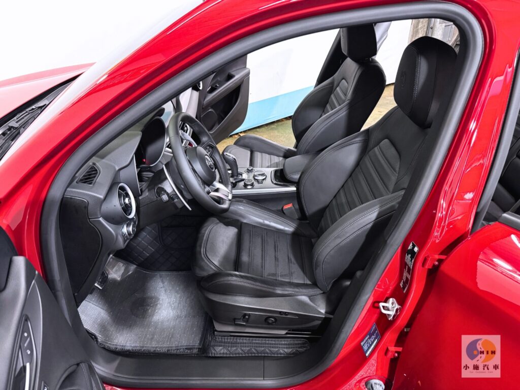 2025 Alfa Romeo Stelvio Sprint 自排 紅