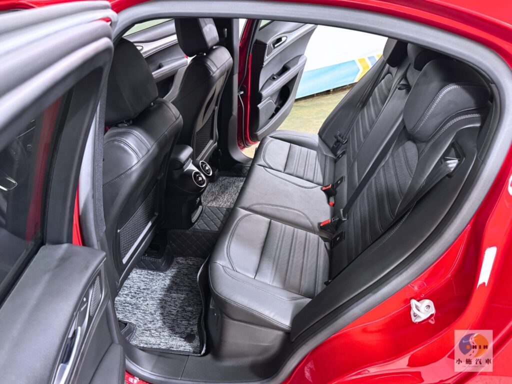 2025 Alfa Romeo Stelvio Sprint 自排 紅