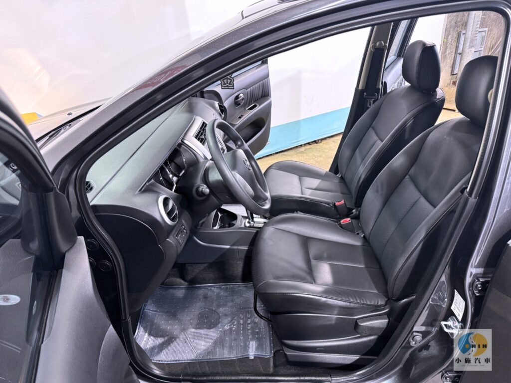 2017 Nissan Livina 1.6行家皮椅版 自排 灰