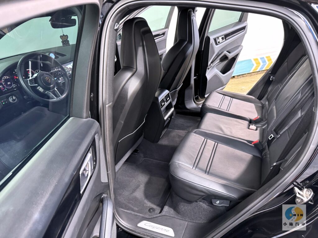 2023 Porsche Cayenne Coupe V6 自排 黑