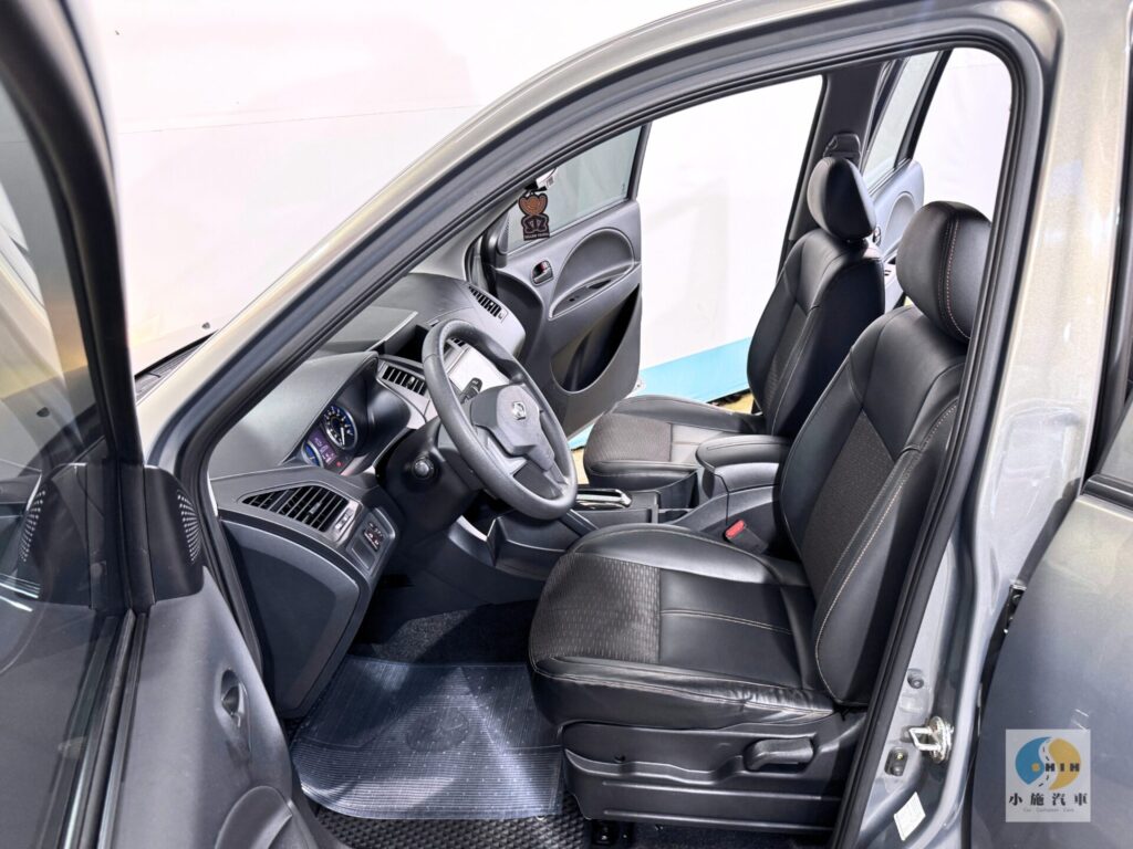 2020 Mitsubishi CMC Zinger 2.4標緻型 自排 灰