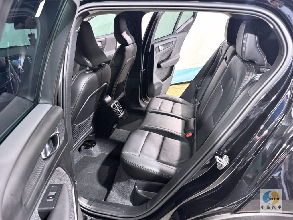 2024 Volvo XC40 Plus B3 自排 黑