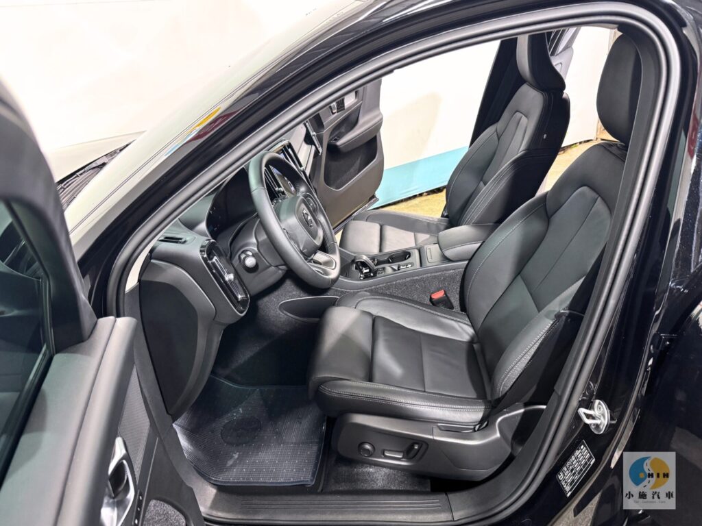 2024 Volvo XC40 Plus B3 自排 黑