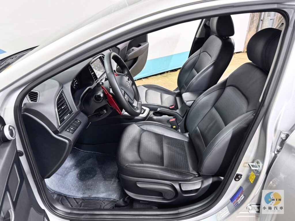 2018 Hyundai Elantra 豪華型 自排 銀