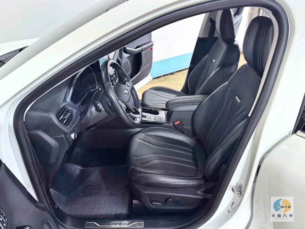 2022 Ford Kuga EcoBoost 250 AWD Vignale 自排 白