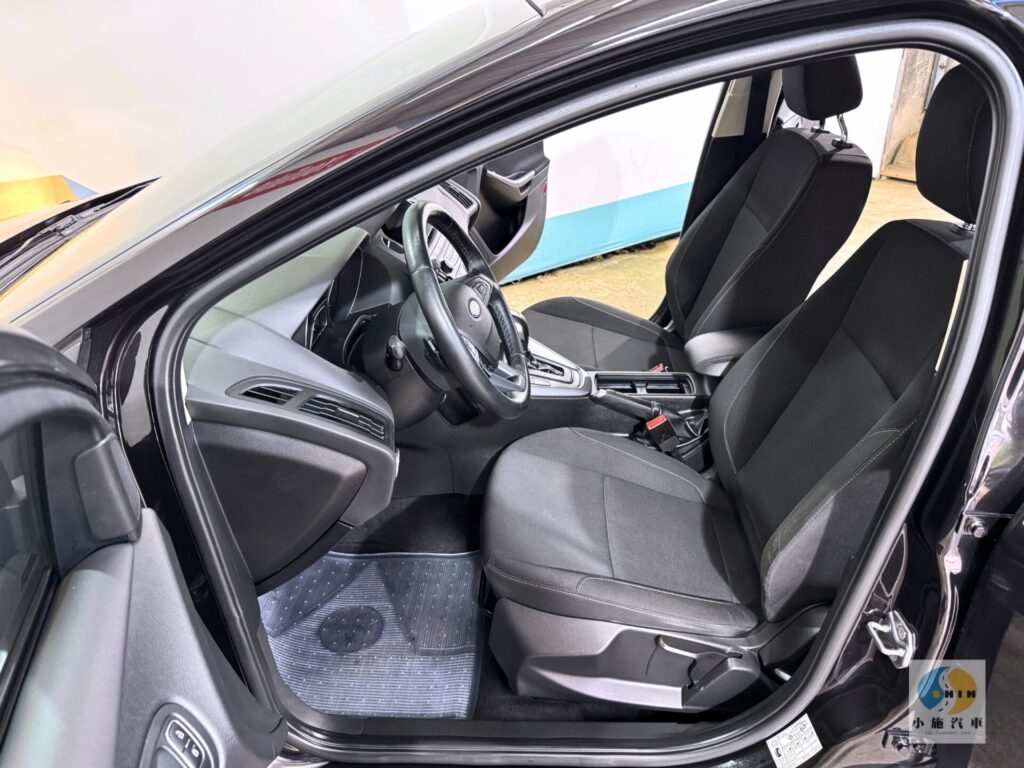 2017 Ford Focus 5D EcoBoost 180汽油時尚型 自排 黑