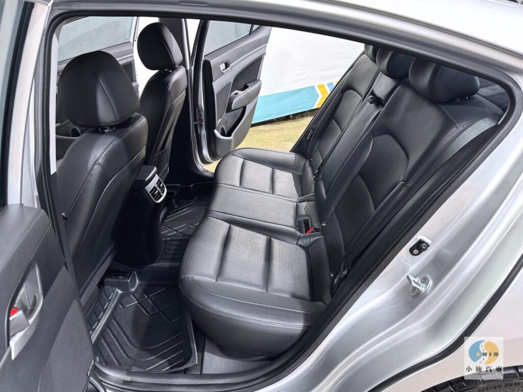 2018 Hyundai Elantra 豪華型 自排 銀